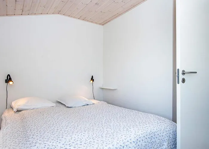 בית נופש 6 Person In *